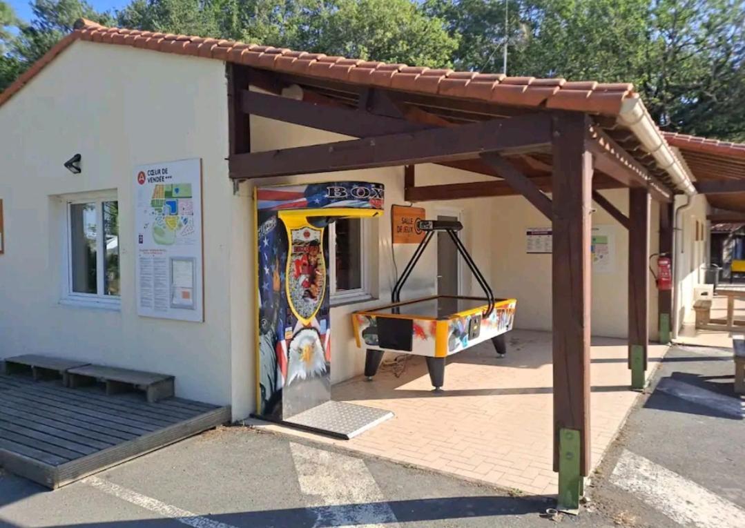 Camping Mobil 6 Personnes 3 A 25 Min Puy Dufou La Boissiere-de-Montaigu